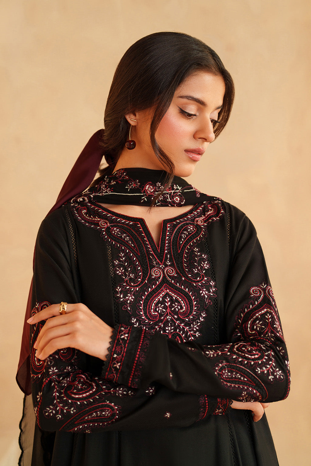 Black Pari 3PC - close-up embroidery detail - Pakistani Women's Suit | Alif Clothings