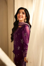 Pareshay 3PC - close-up embroidery detail - Pakistani Women's Suit | Alif Clothings