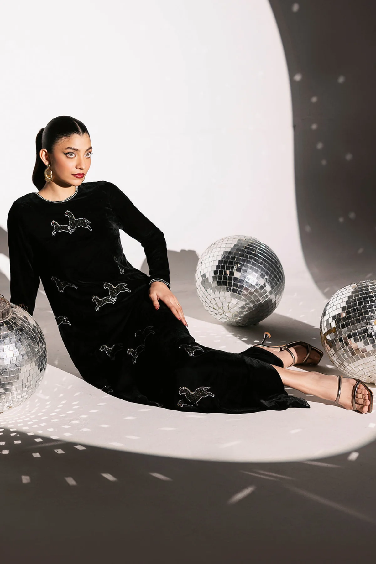 Siyah Velvet Kaftan - back view - Pakistani Women's Suit | Alif Clothings