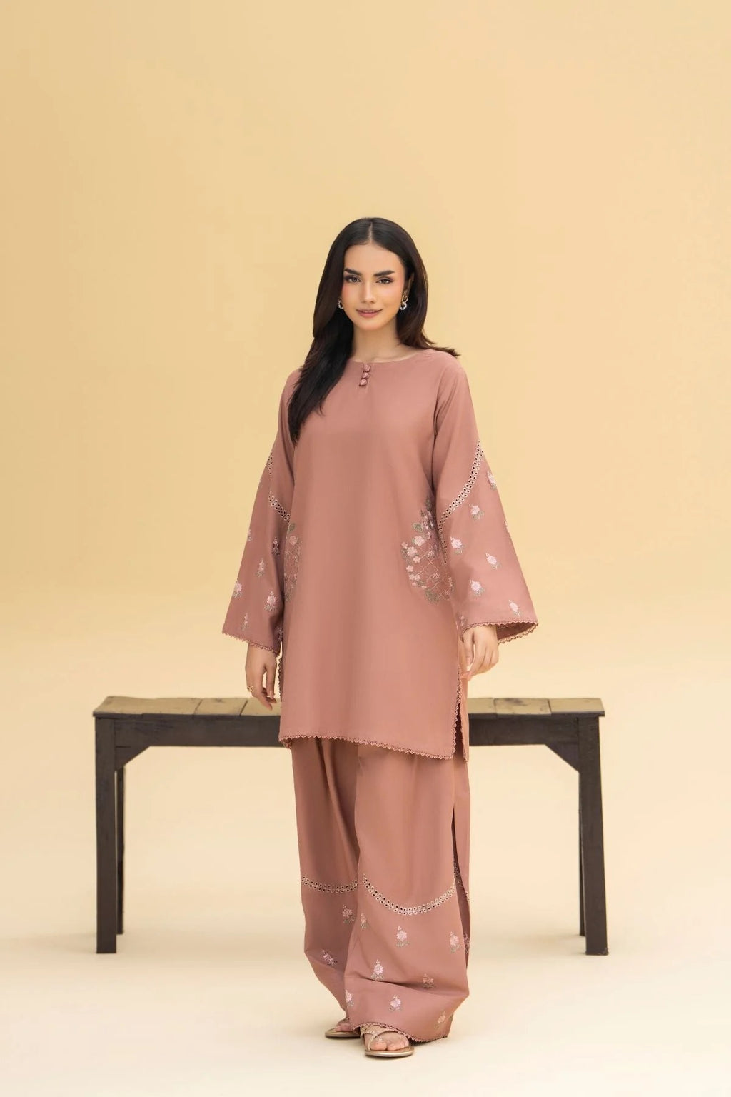 Zoha - front view - Pakistani Women's Suit | Alif Clothings