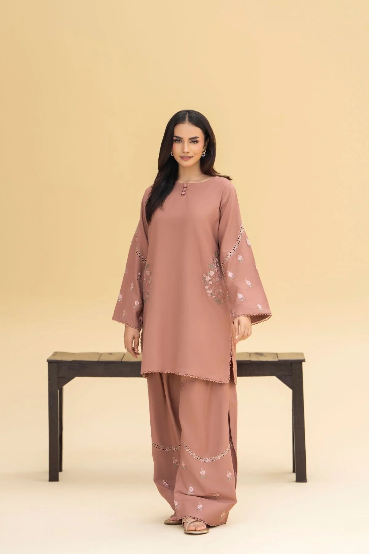 Zoha - front view - Pakistani Women's Suit | Alif Clothings