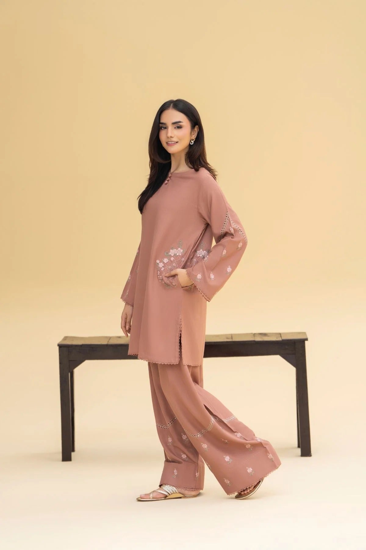 Zoha - close-up embroidery detail - Pakistani Women's Suit | Alif Clothings
