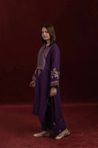 Zarka - close-up embroidery detail - Pakistani Women's Suit | Alif Clothings