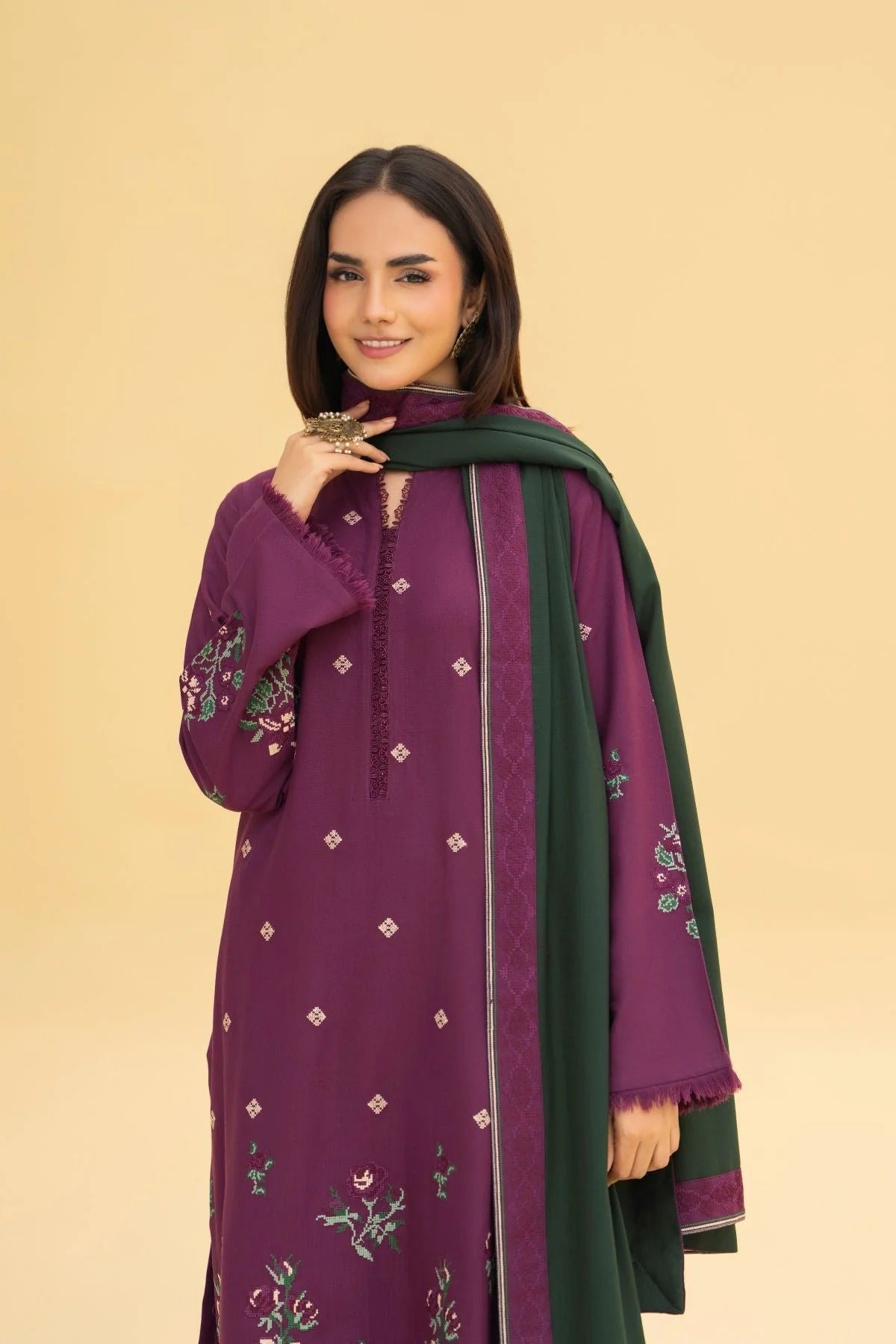 Zarlish - close-up embroidery detail - Pakistani Women's Suit | Alif Clothings