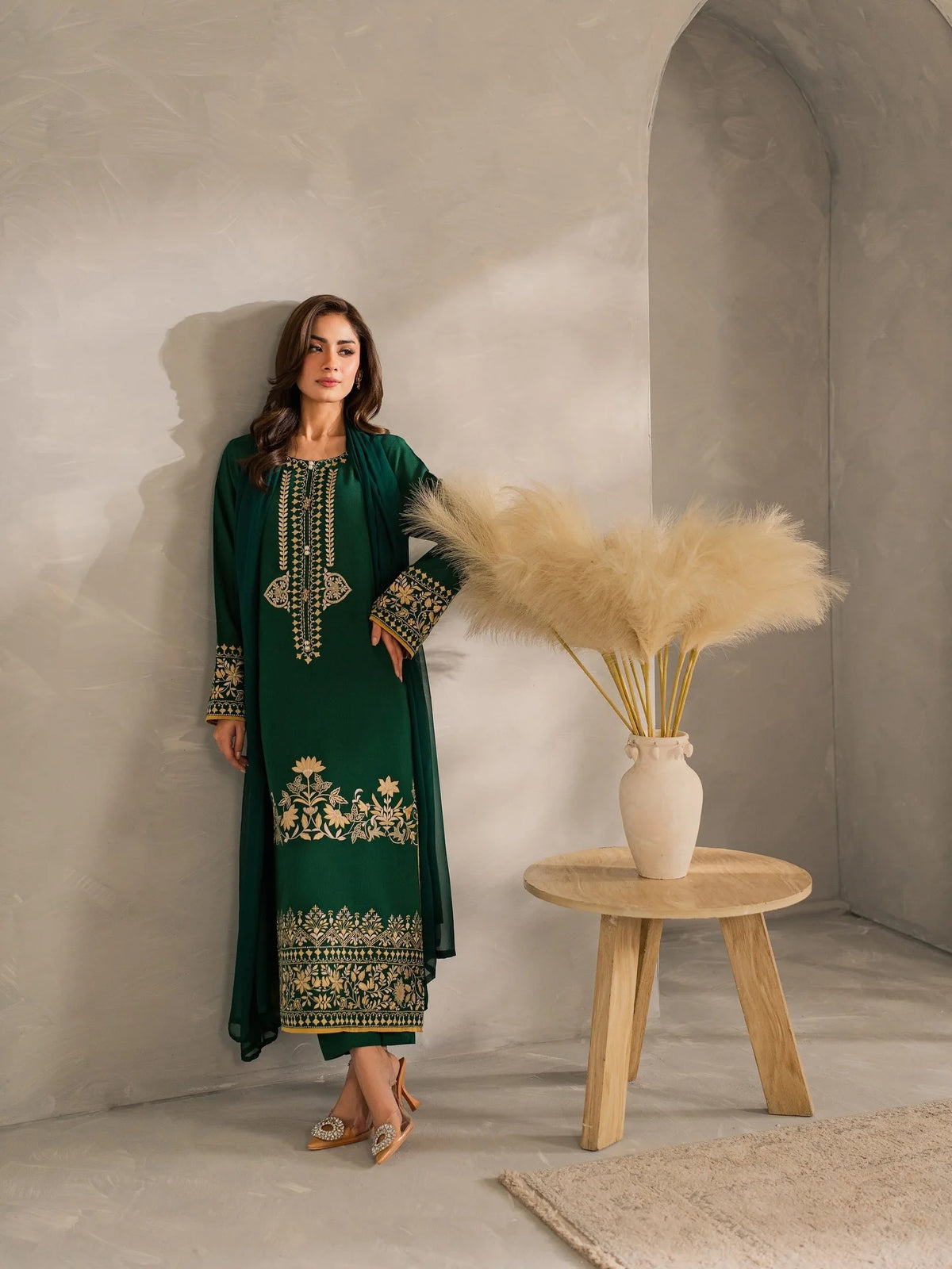 Abrish 3PC - close-up embroidery detail - Pakistani Women's Suit | Alif Clothings