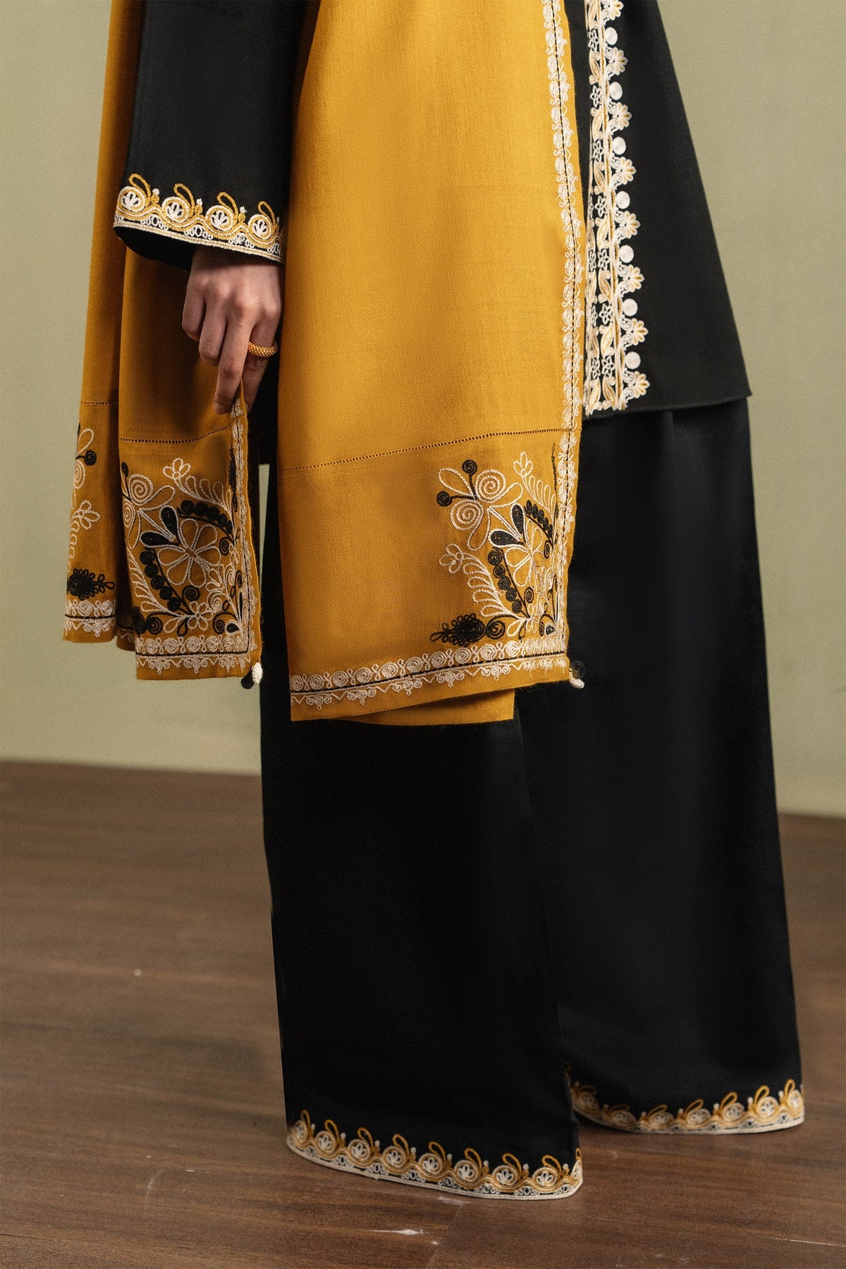 Zaha 3PC - close-up embroidery detail - Pakistani Women's Suit | Alif Clothings