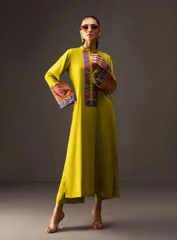 Soha 2PC - close-up embroidery detail - Pakistani Women's Suit | Alif Clothings