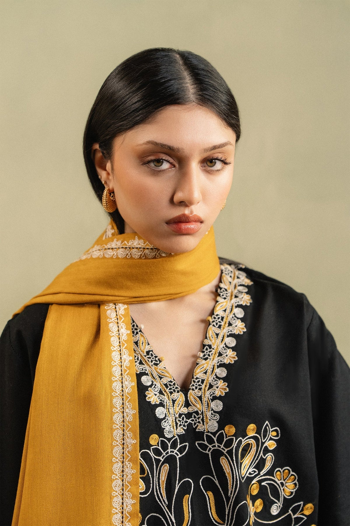 Zaha 3PC - back view - Pakistani Women's Suit | Alif Clothings