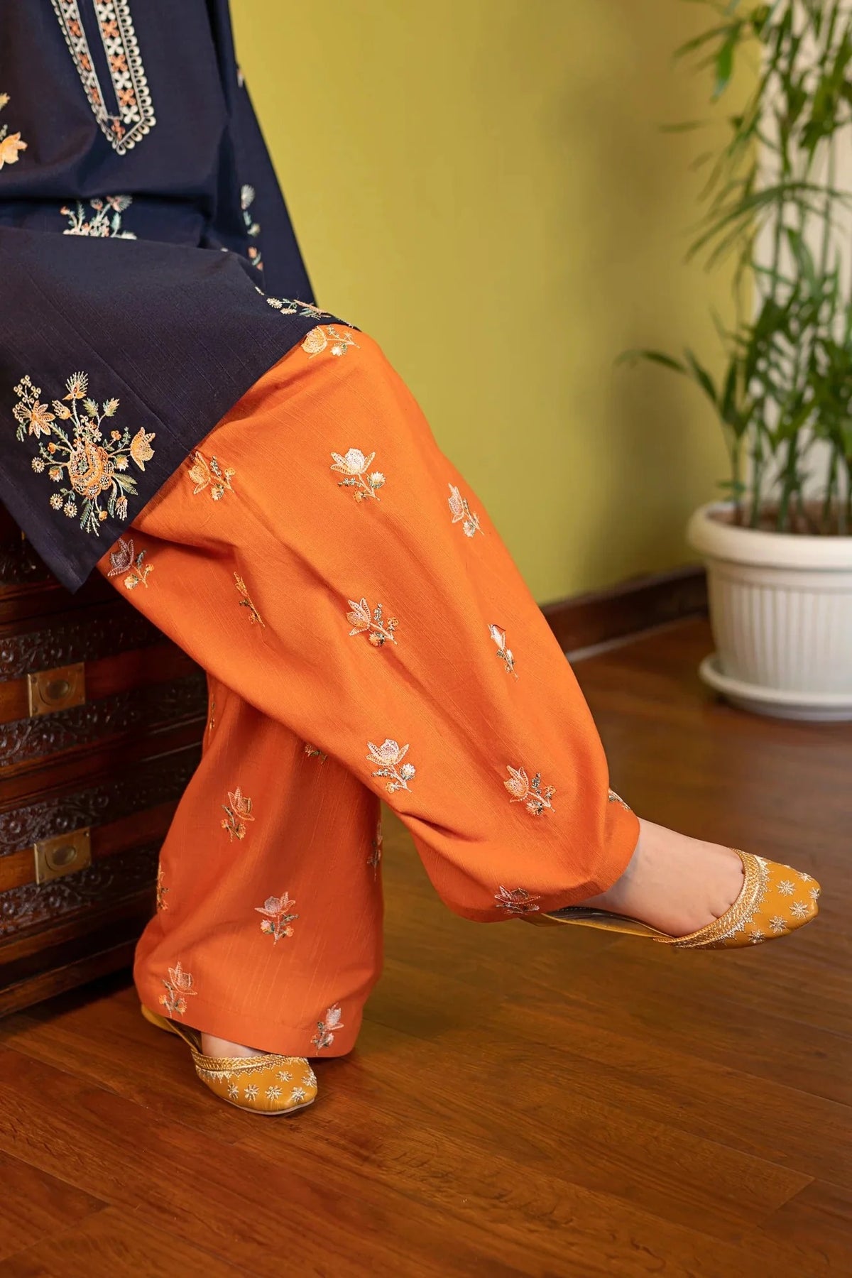 Moon 2PC - close-up embroidery detail - Pakistani Women's Suit | Alif Clothings